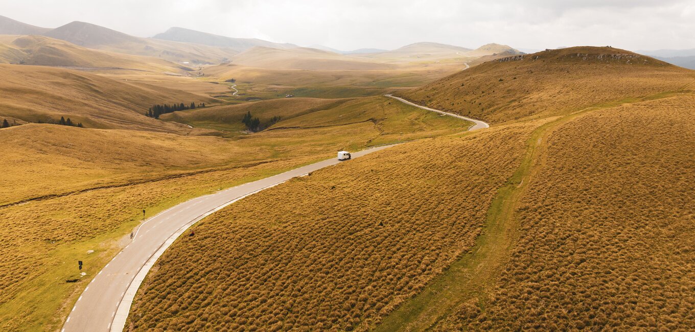 Imposante Landschaft mit Carado Wohnmobil V337