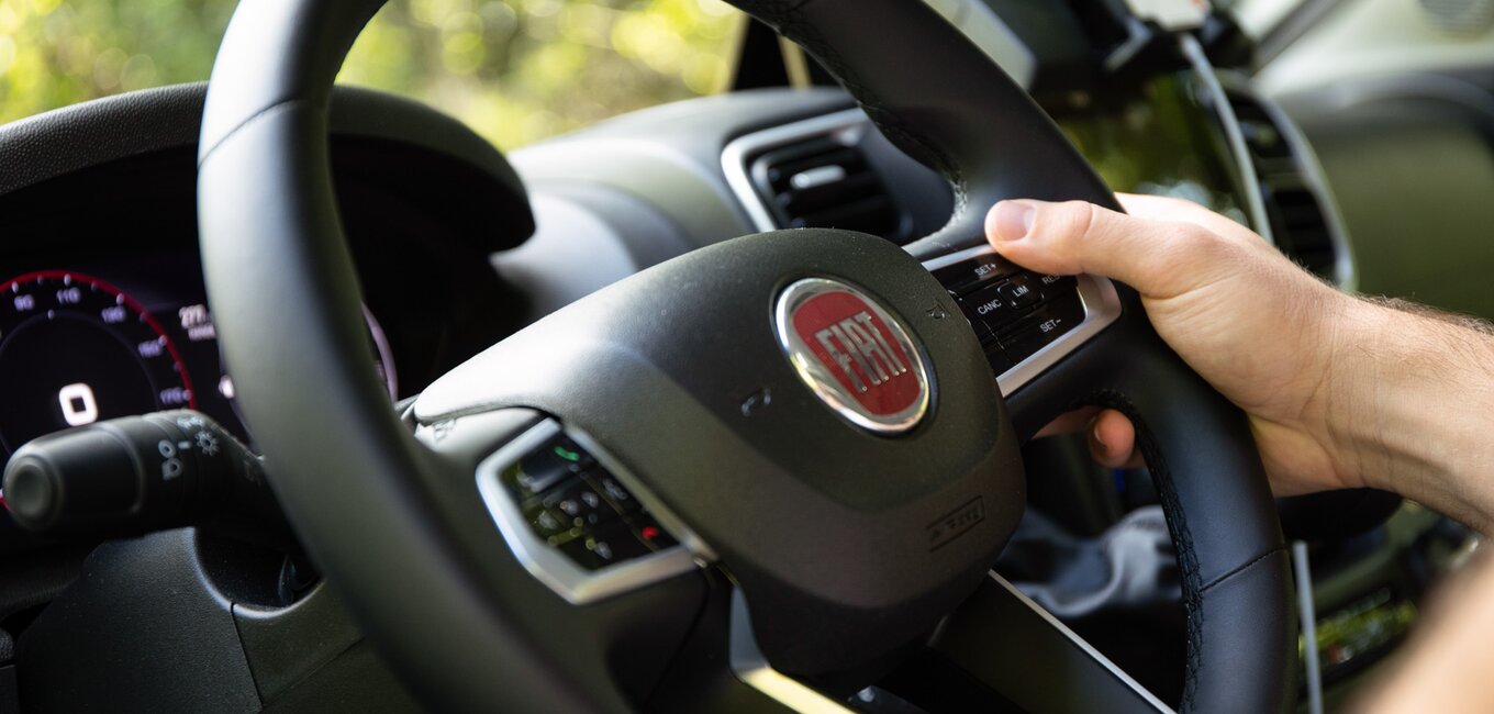 Am Steuer des Carado Wohnmobils